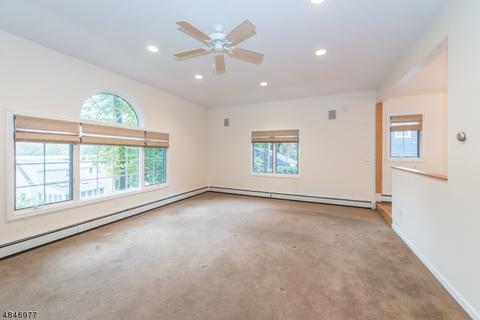 140 Chestnut Dr, Wayne, NJ 07470 photo 3