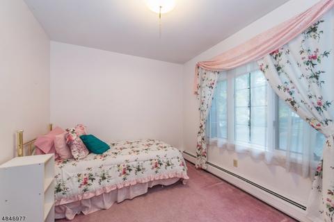140 Chestnut Dr, Wayne, NJ 07470 photo 10