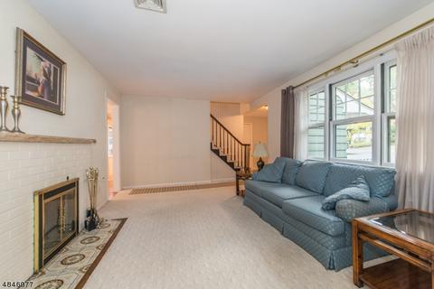 140 Chestnut Dr, Wayne, NJ 07470 photo 2