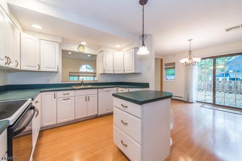 140 Chestnut Dr, Wayne, NJ 07470 photo 7