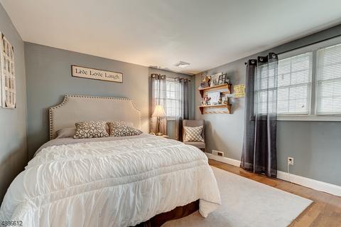 4 Lauri Ln, Middlesex, NJ 08846 photo 17