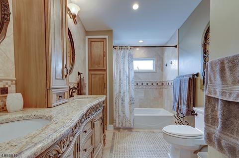 4 Lauri Ln, Middlesex, NJ 08846 photo 13