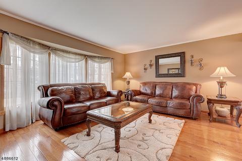4 Lauri Ln, Middlesex, NJ 08846 photo 4