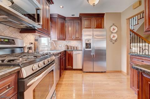 4 Lauri Ln, Middlesex, NJ 08846 photo 7