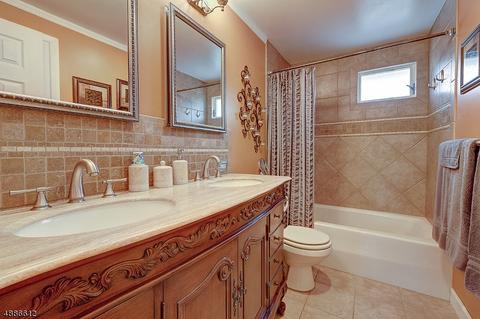 4 Lauri Ln, Middlesex, NJ 08846 photo 16