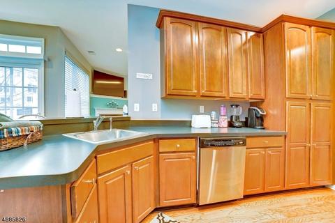 173 Levinberg Ln, Wayne, NJ 07470 photo 6