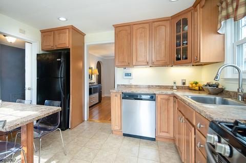 12 Krone Pl, Hackensack, NJ 07601 photo 8