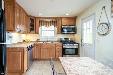 12 Krone Pl, Hackensack, NJ 07601 photo 9