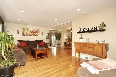 38 Malcolm St, Waldwick, NJ 07463 photo 3
