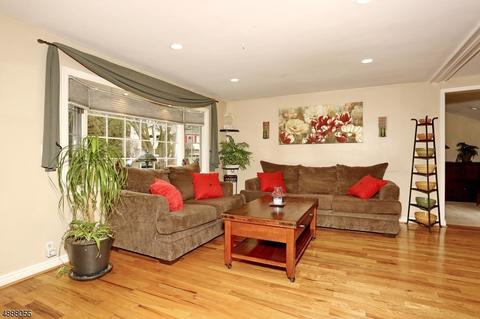 38 Malcolm St, Waldwick, NJ 07463 photo 4