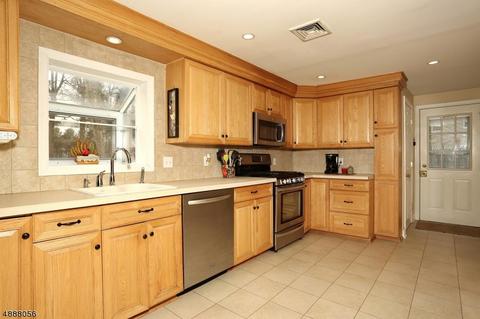 38 Malcolm St, Waldwick, NJ 07463 photo 8