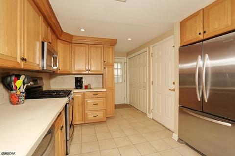 38 Malcolm St, Waldwick, NJ 07463 photo 9