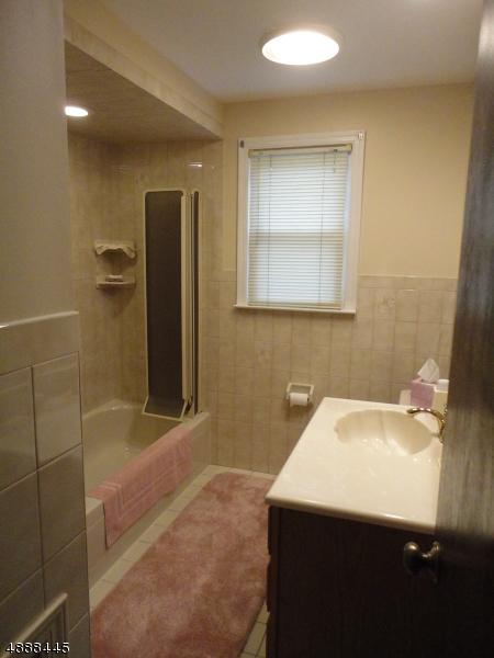 113 Arnot Pl, Paramus, NJ 07652 photo 5