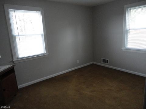 113 Arnot Pl, Paramus, NJ 07652 photo 7
