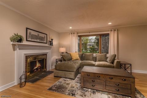 24 W Saddle River Rd, Waldwick, NJ 07463 photo 3