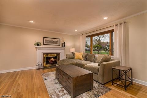 24 W Saddle River Rd, Waldwick, NJ 07463 photo 4