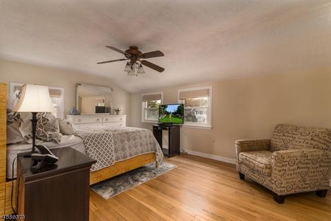 24 W Saddle River Rd, Waldwick, NJ 07463 photo 15