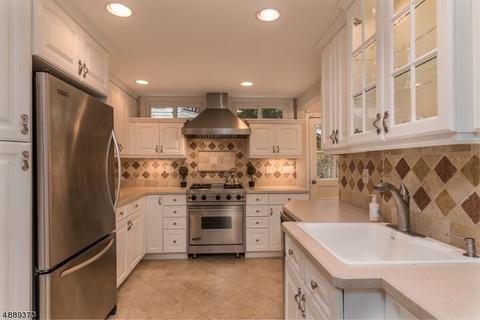 24 W Saddle River Rd, Waldwick, NJ 07463 photo 9