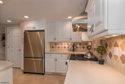 24 W Saddle River Rd, Waldwick, NJ 07463 photo 8