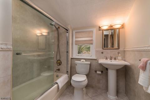 24 W Saddle River Rd, Waldwick, NJ 07463 photo 14