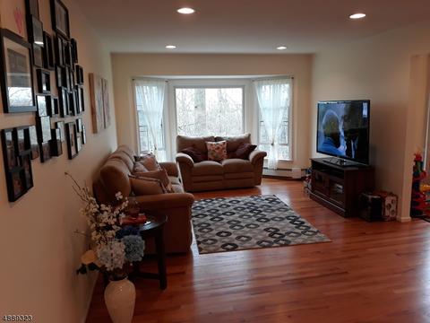 24 Sears Pl, Wayne, NJ 07470 photo 3