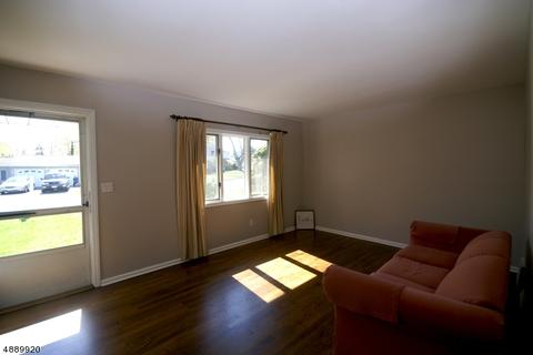 23 Dubel Rd, Wayne, NJ 07470 photo 2