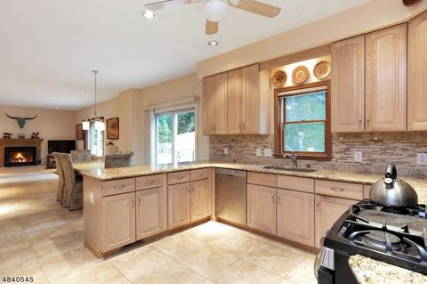 76 New St, Wayne, NJ 07470 photo 9