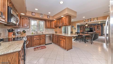 194 Webster Dr, Wayne, NJ 07470 photo 9