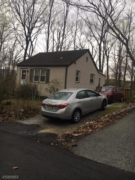 19 Gorge Dr, Wanaque Boro, NJ 07420 photo 1
