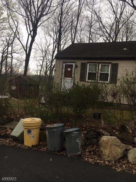 19 Gorge Dr, Wanaque Boro, NJ 07420 photo 2