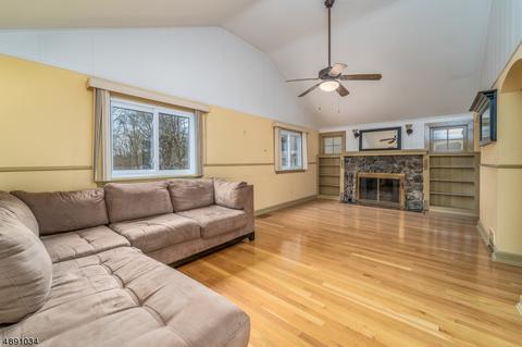 50 Laurel Dr, Wayne, NJ 07470 photo 3