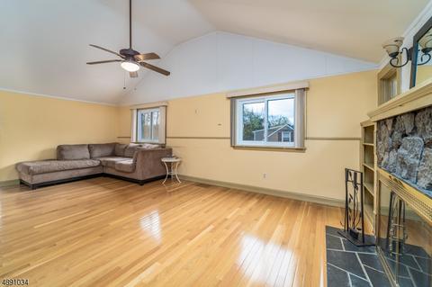 50 Laurel Dr, Wayne, NJ 07470 photo 2