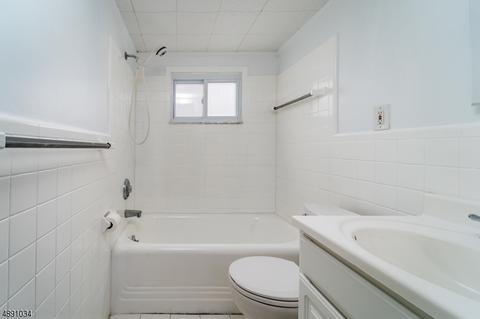 50 Laurel Dr, Wayne, NJ 07470 photo 8