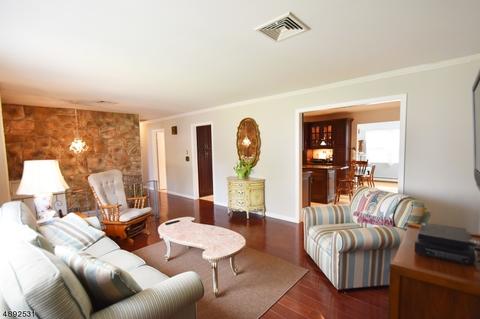 3 Lyncrest Ter, Wayne, NJ 07470 photo 2