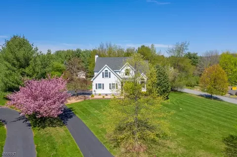 27 Foxfire Ln, Clinton, NJ 08809 photo 1