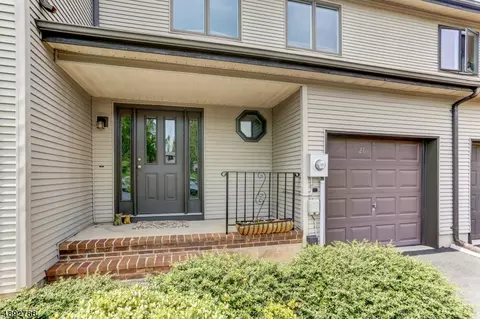 27 Maple Ct, Flemington, NJ 08822 photo 2