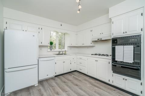 28 Huron Ave, Wayne, NJ 07470 photo 3