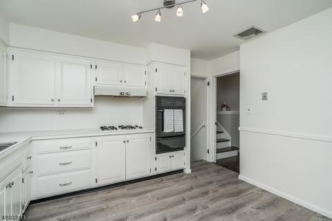 28 Huron Ave, Wayne, NJ 07470 photo 4