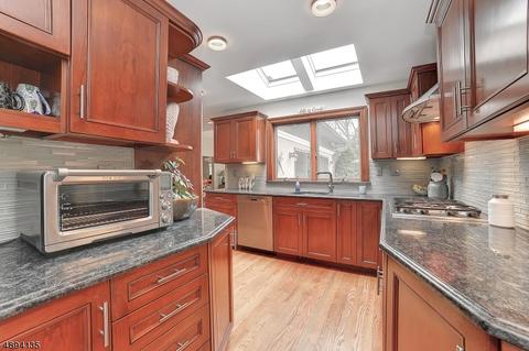31 Brook Rd, Upper Saddle River, NJ 07458 photo 11
