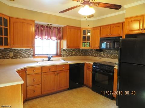122 Woodhaven Dr, Wayne, NJ 07470 photo 4