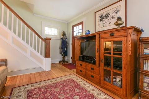 8 Smith St, Waldwick, NJ 07463 photo 2