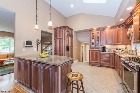 60 Lenox Rd, Wayne, NJ 07470 photo 4