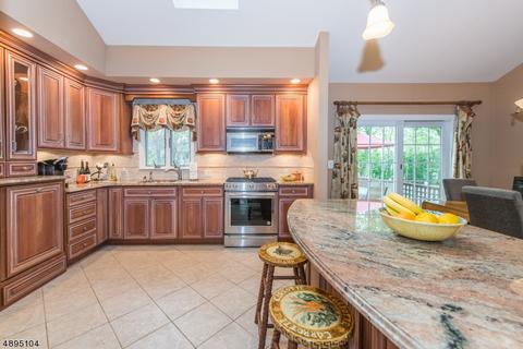 60 Lenox Rd, Wayne, NJ 07470 photo 3