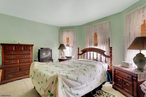 84 E Van Ness Ave, Rutherford, NJ 07070 photo 12