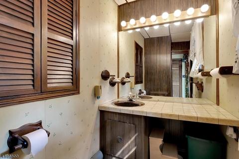 84 E Van Ness Ave, Rutherford, NJ 07070 photo 9