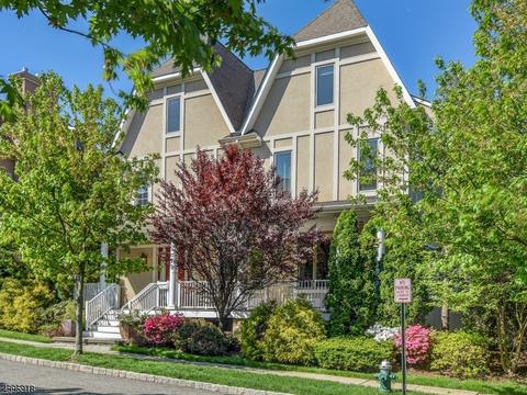 10 Christopher Ct, Montclair, NJ 07042 photo 2