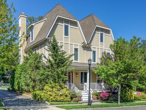 10 Christopher Ct, Montclair, NJ 07042 photo 1