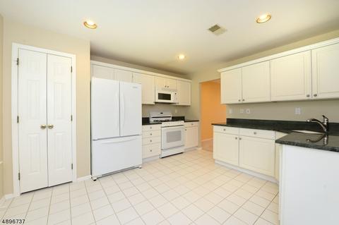11 Micheline Ct, Wayne, NJ 07470 photo 7