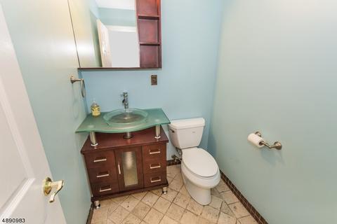 2 Bowfell Ct, Wayne, NJ 07470 photo 5