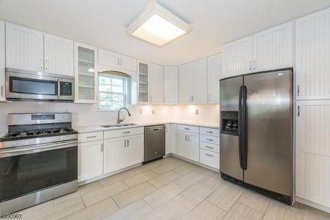 2 Bowfell Ct, Wayne, NJ 07470 photo 6